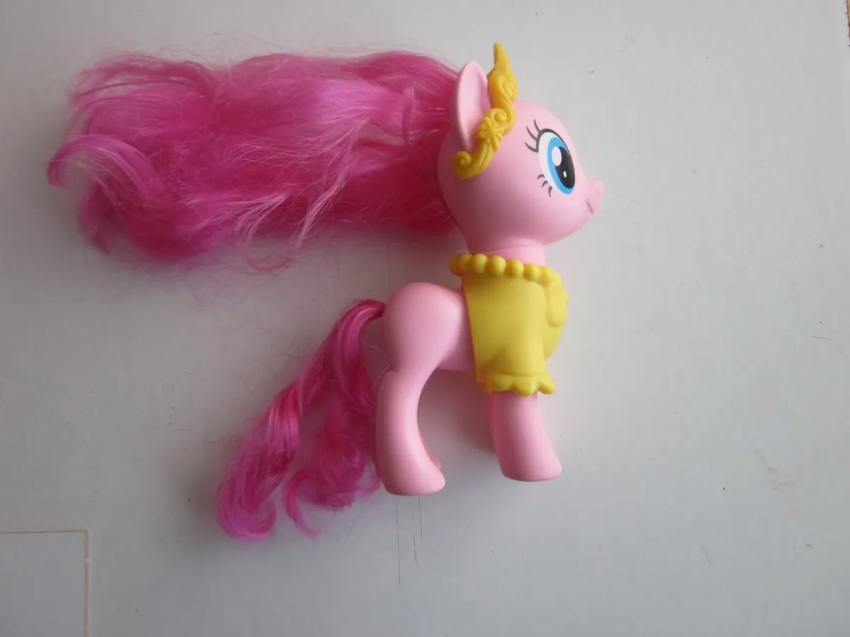 Hasbro My Little Pony Pinkie Pie withYellow attire - Image 2