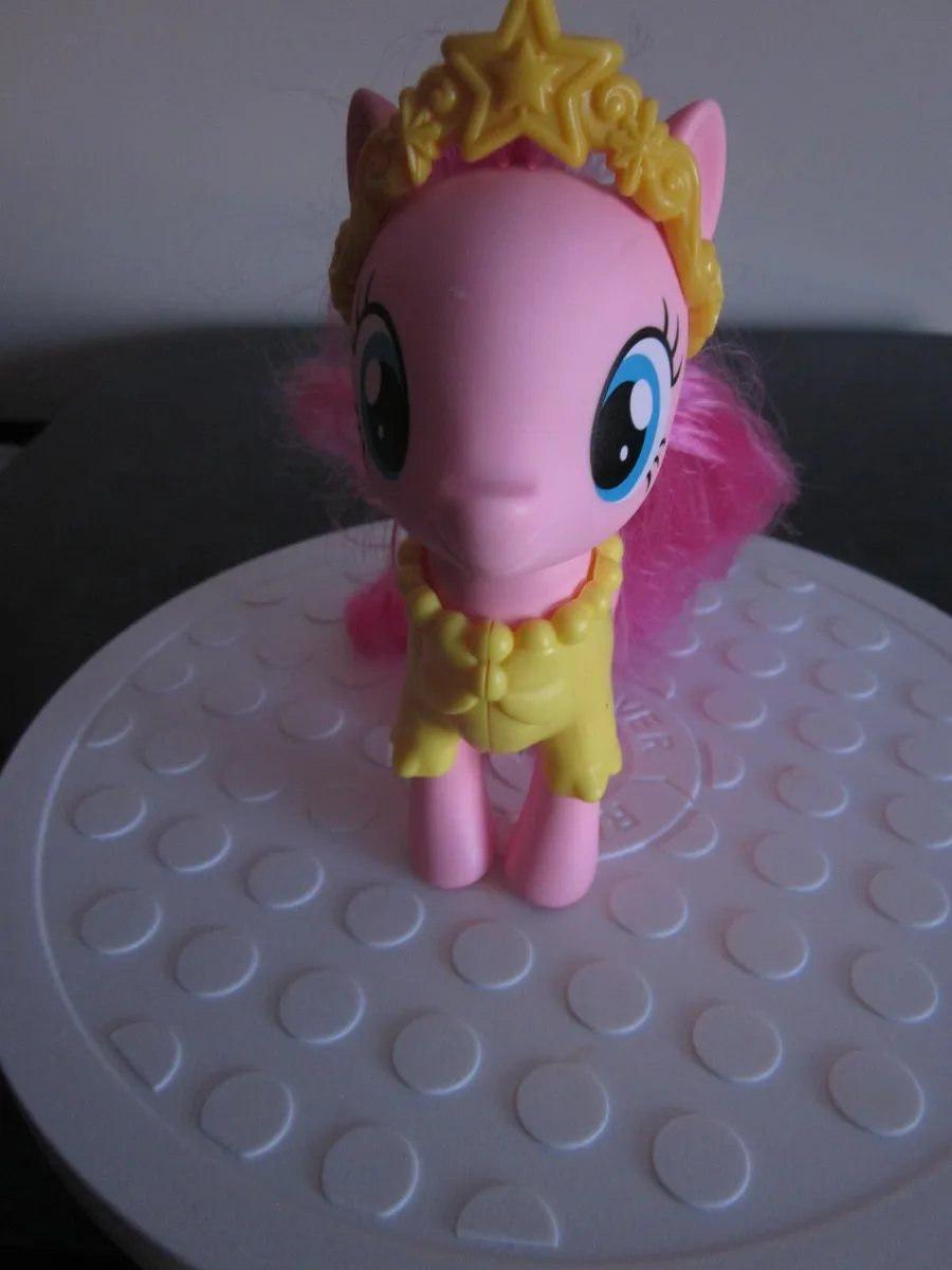 Hasbro My Little Pony Pinkie Pie withYellow attire - Image 4