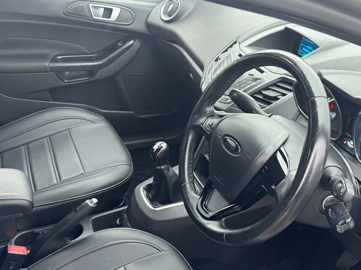Ford Fiesta 2014 petrol - Image 3