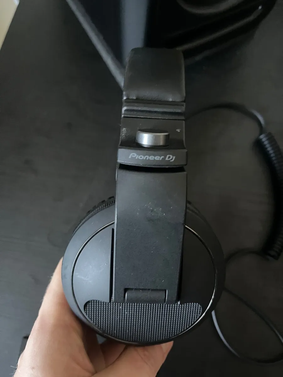 DDJ FLX4 and Pioneer KRK RP5 Studio Speakers - Image 3