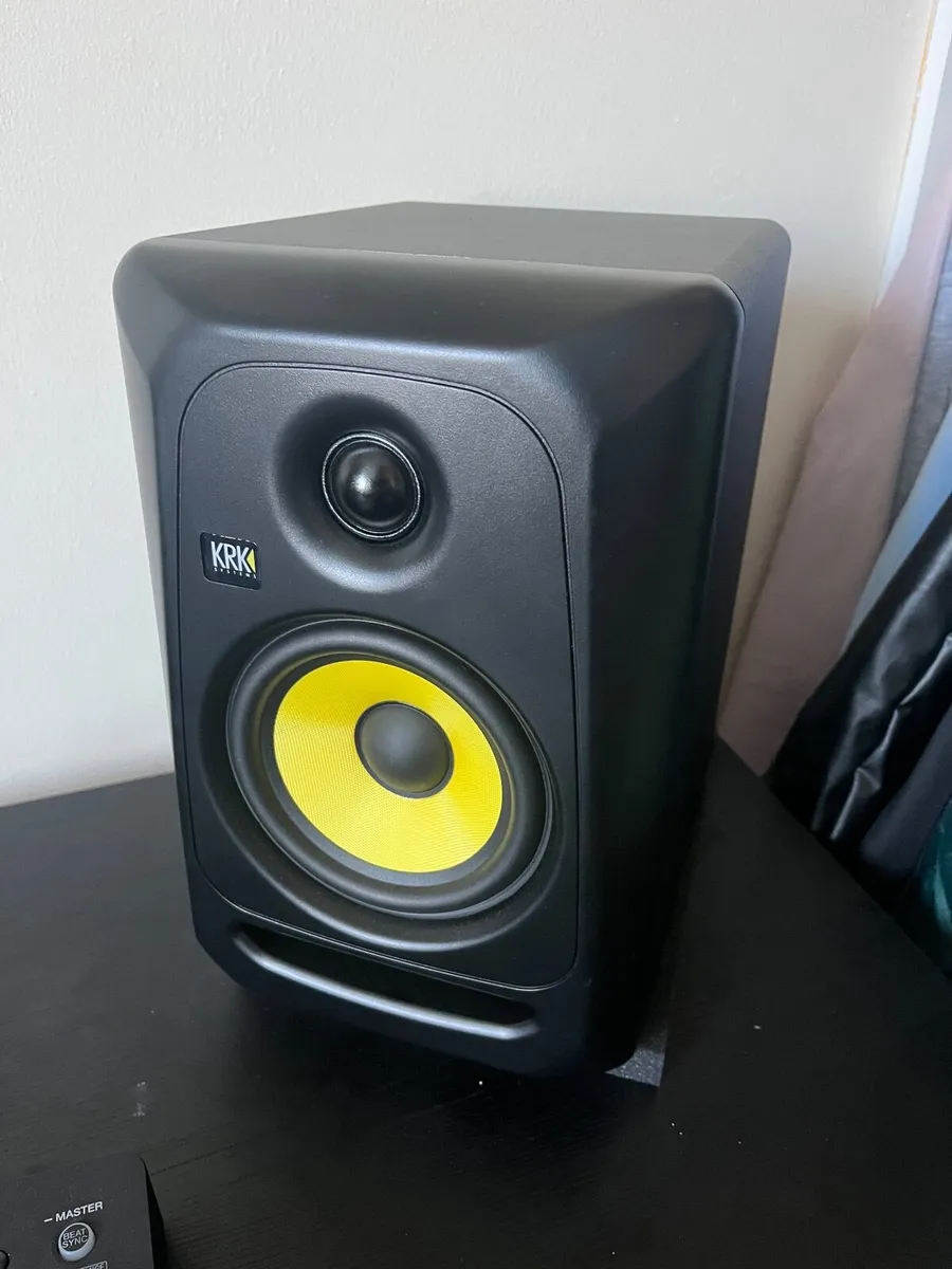 DDJ FLX4 and Pioneer KRK RP5 Studio Speakers - Image 4