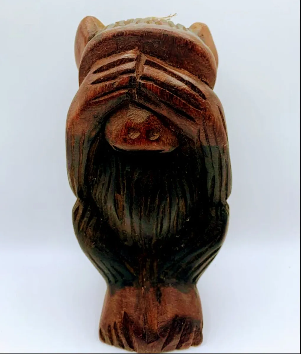 Three vintage carved wooden monkeys - Image 2