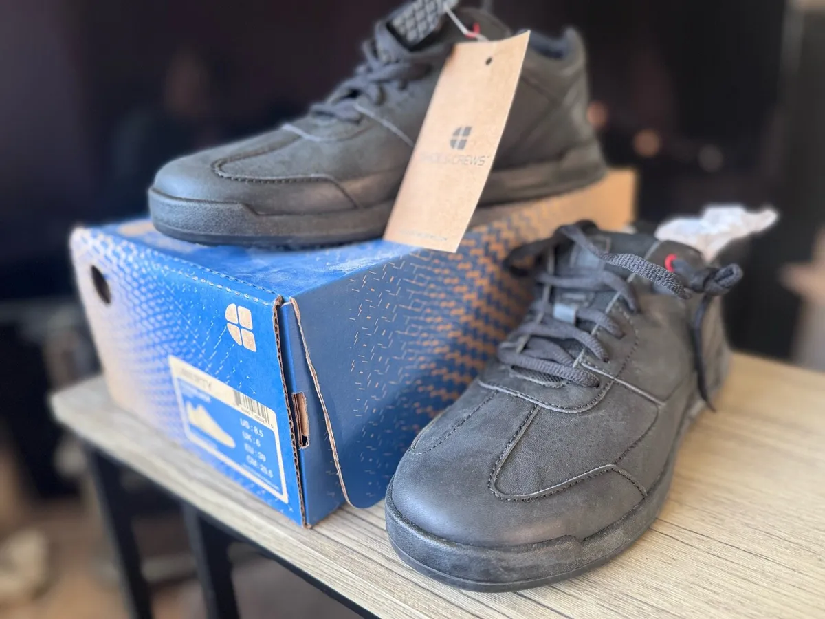 Safety shoes - Image 1