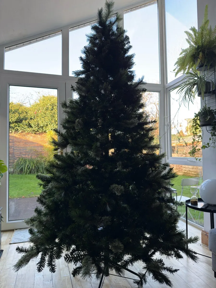 Christmas Tree (7.5ft) - Image 1