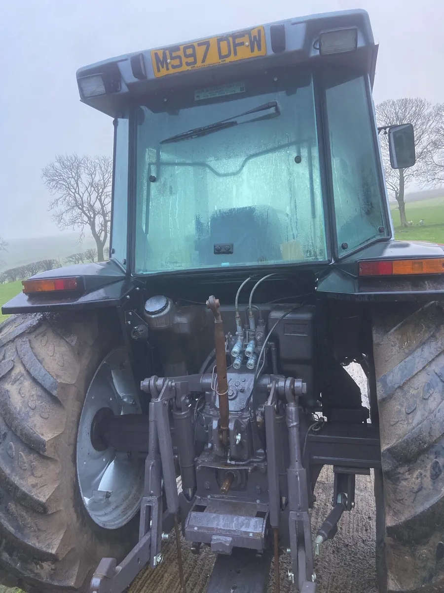 Massey 3085 - Image 2