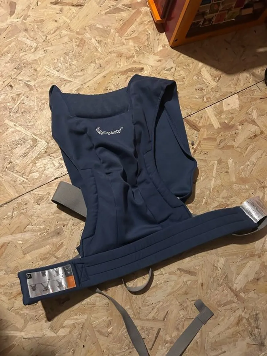 Baby Carrier- Ergo Baby Carrier. Like new. - Image 2