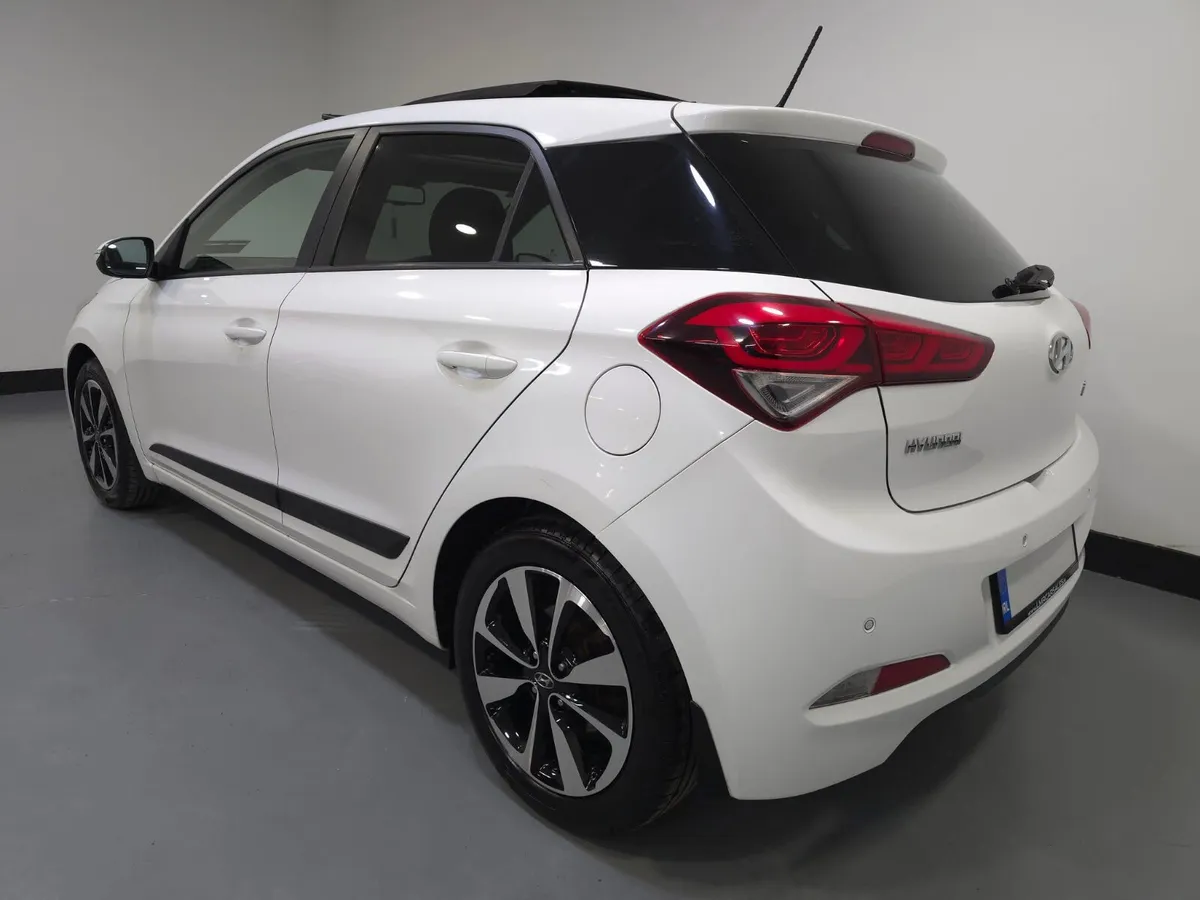 Hyundai i20 1.2 Premium SE - Image 2