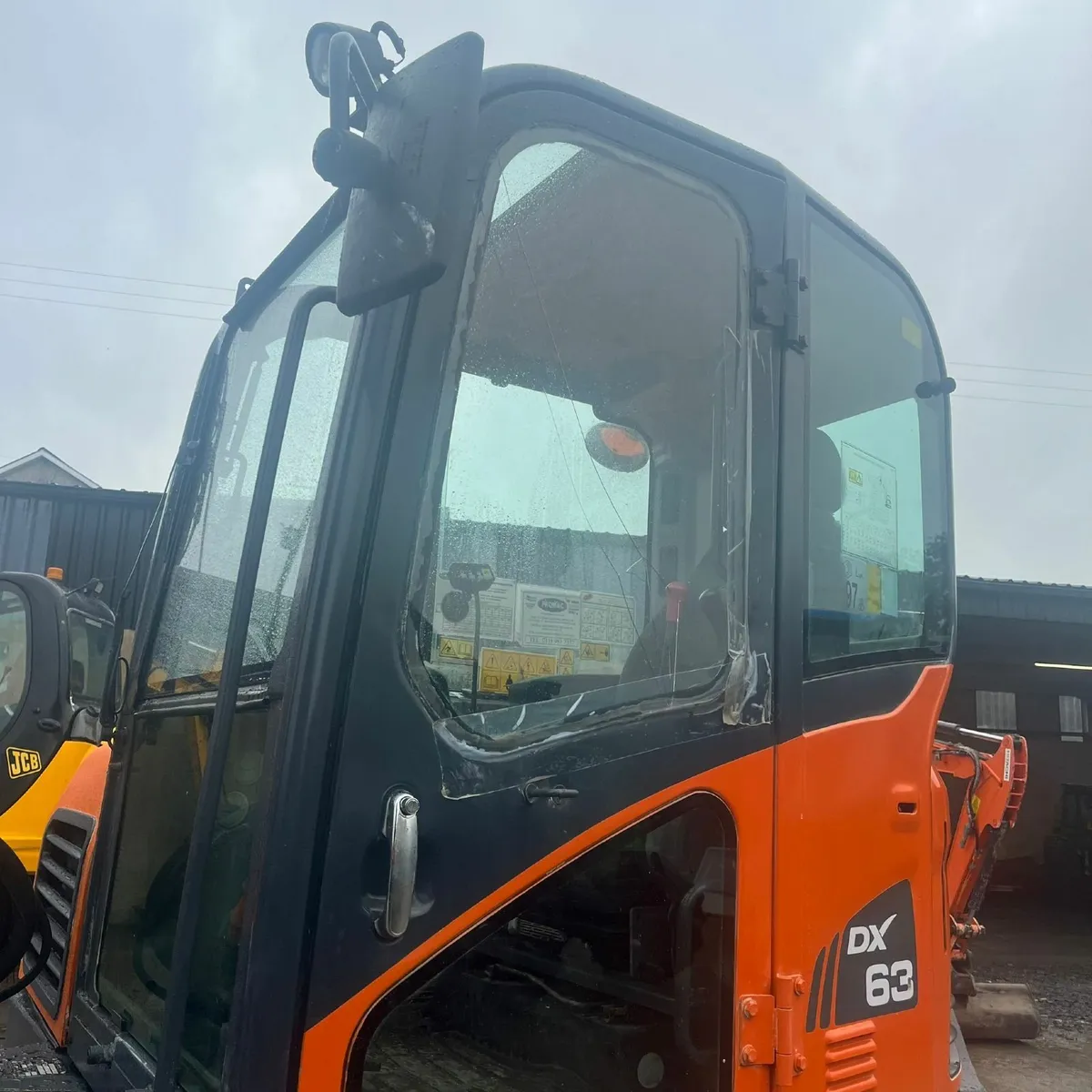 DOOSAN DX 63 - Image 4