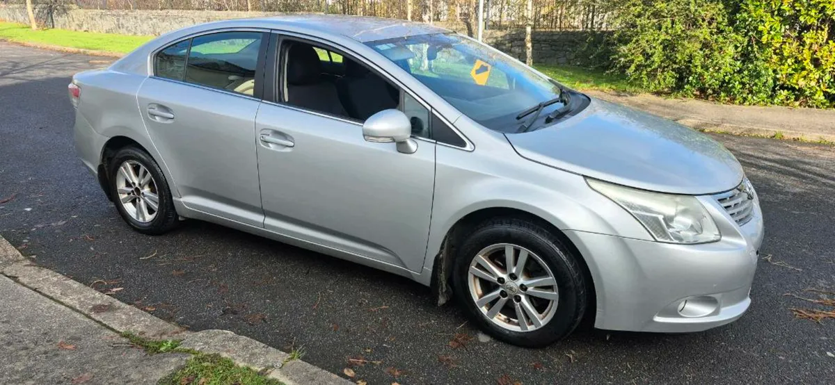 2010 Toyota avensis nctd and taxed - Image 1