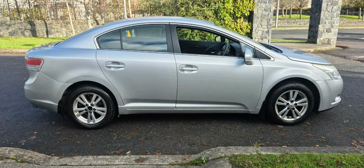 2010 Toyota avensis nctd and taxed - Image 2