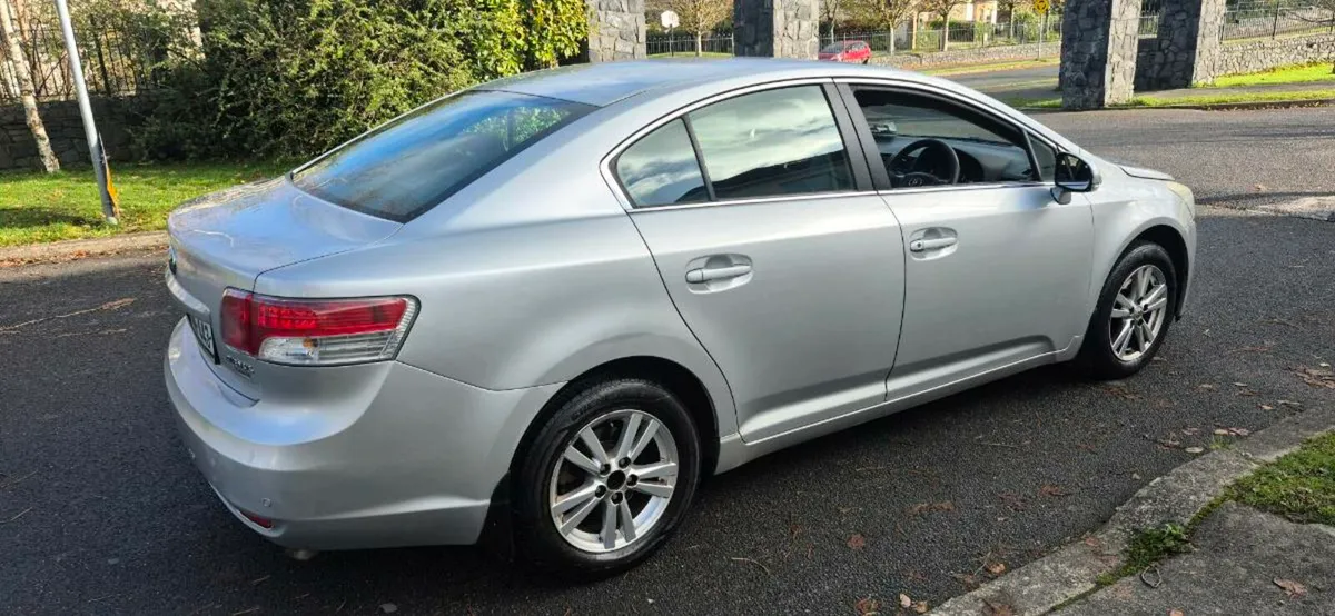 2010 Toyota avensis nctd and taxed - Image 3