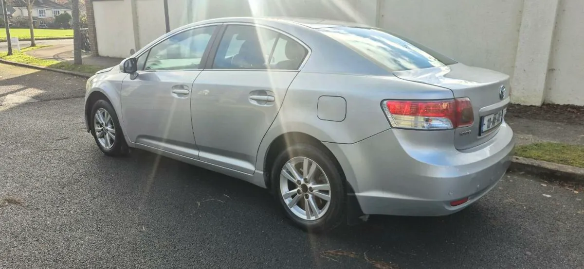 2010 Toyota avensis nctd and taxed - Image 4