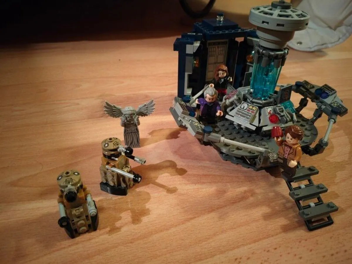 lego doctor who 21304 - Image 2