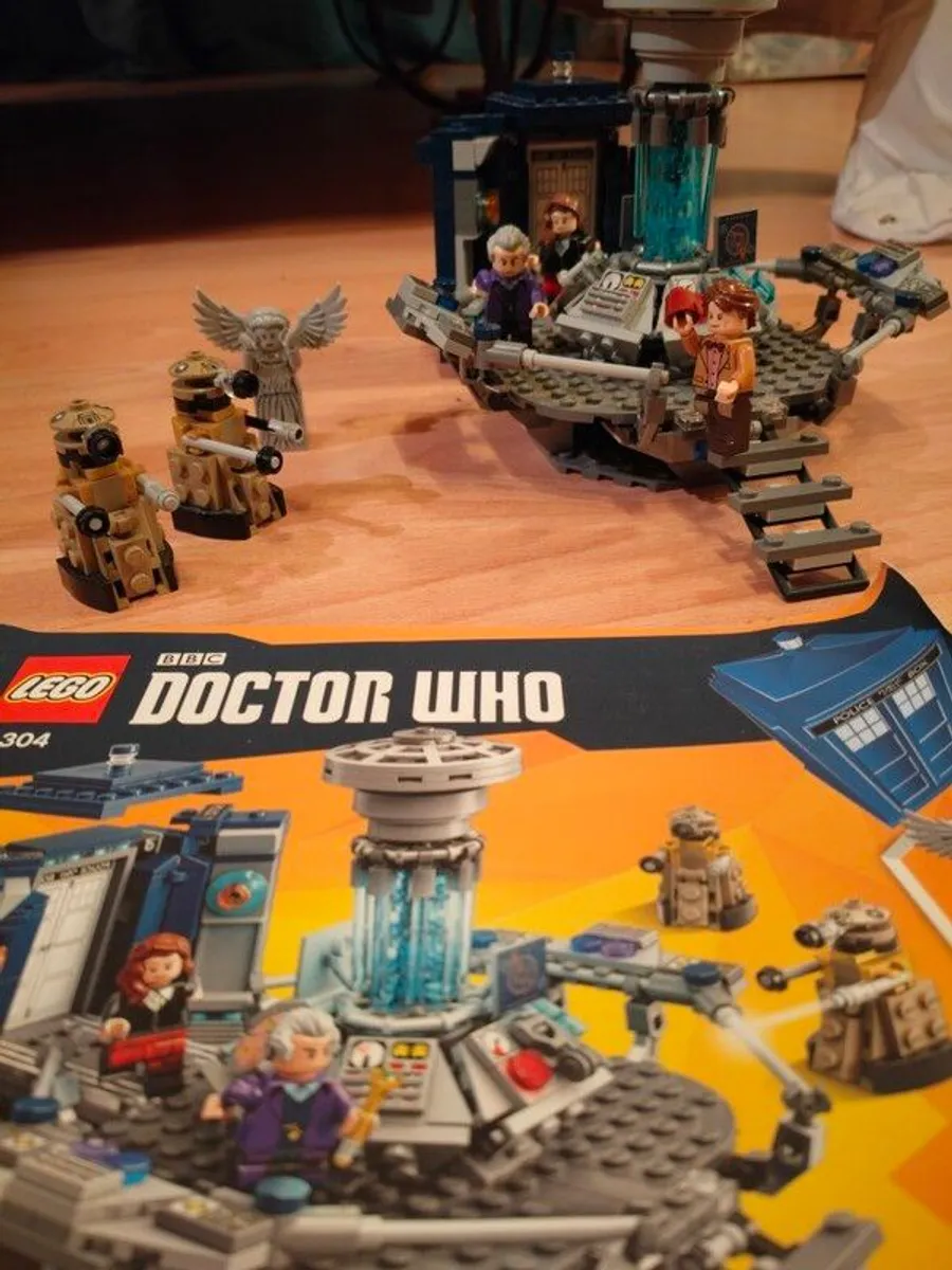 lego doctor who 21304 - Image 3