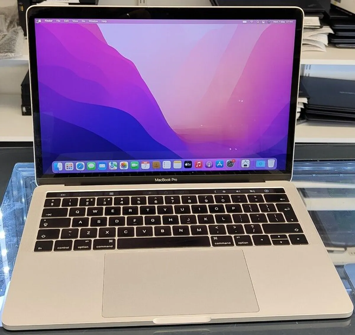 Apple MacBook Pro A1706 (13-inch, 2016, Four Thunderbolt 3 ports) 8GB RAM / 500GB SSD macOS Monterey 12.7.4 (Battery Cycle: 110) - Image 1