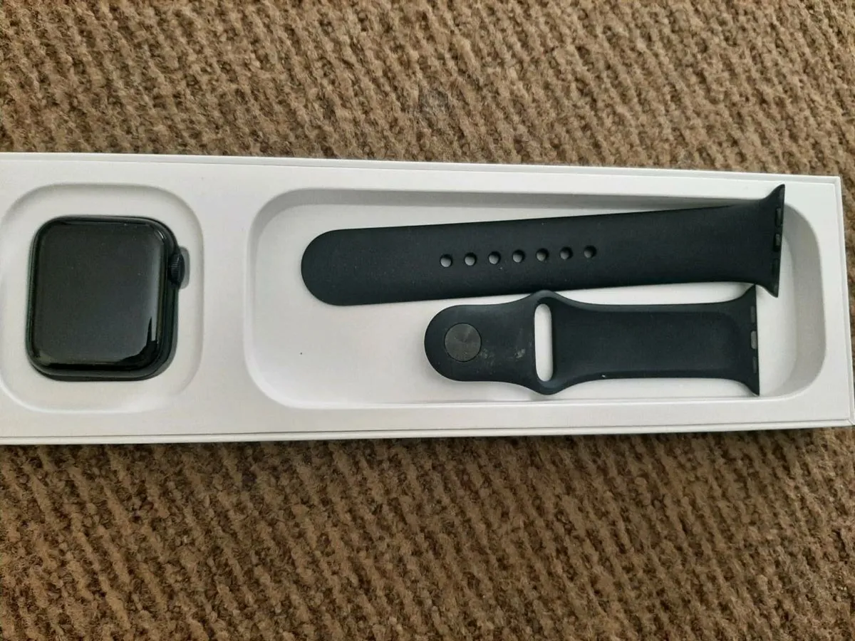 Apple watch - Image 1
