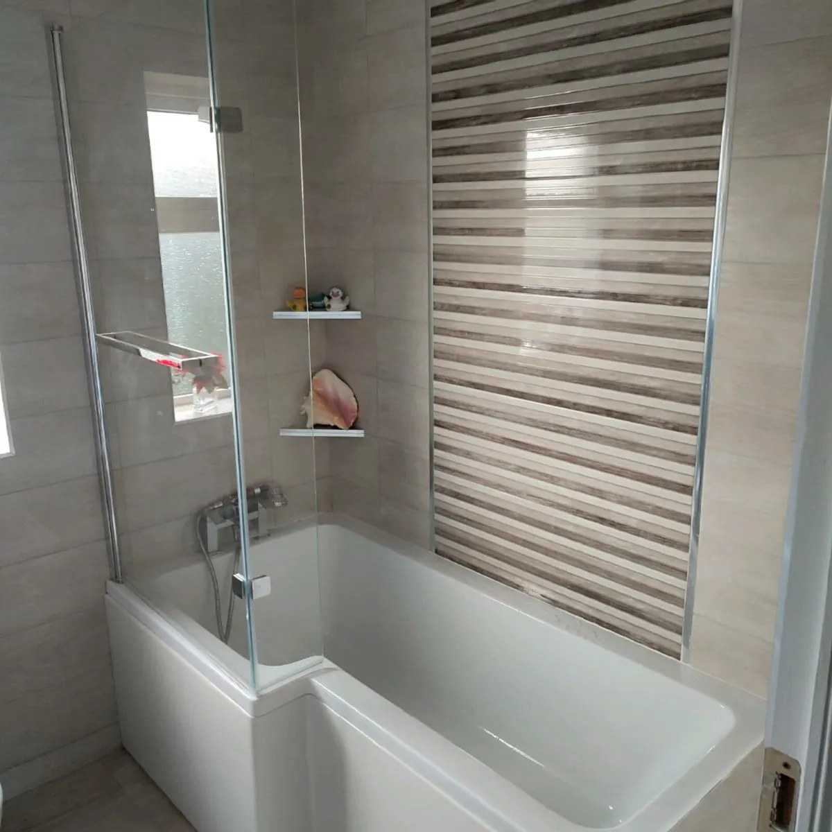 L Shaped bath - Image 1