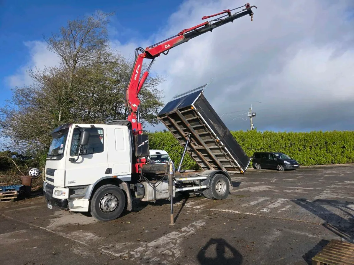 Daf 18ton tipper grab crane - Image 1