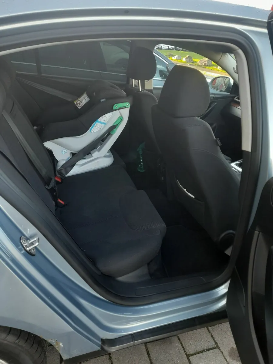 Volkswagen Passat 2010 - Image 4