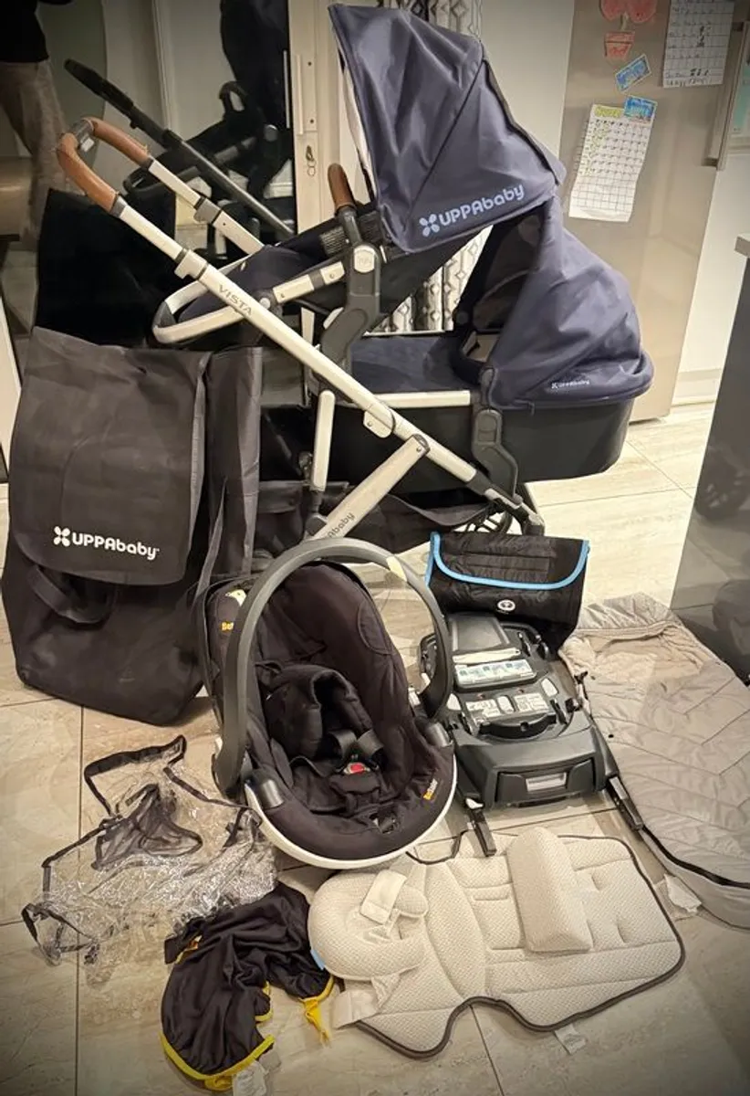Uppababy Vista V2 complete travel system with accessories - Image 1