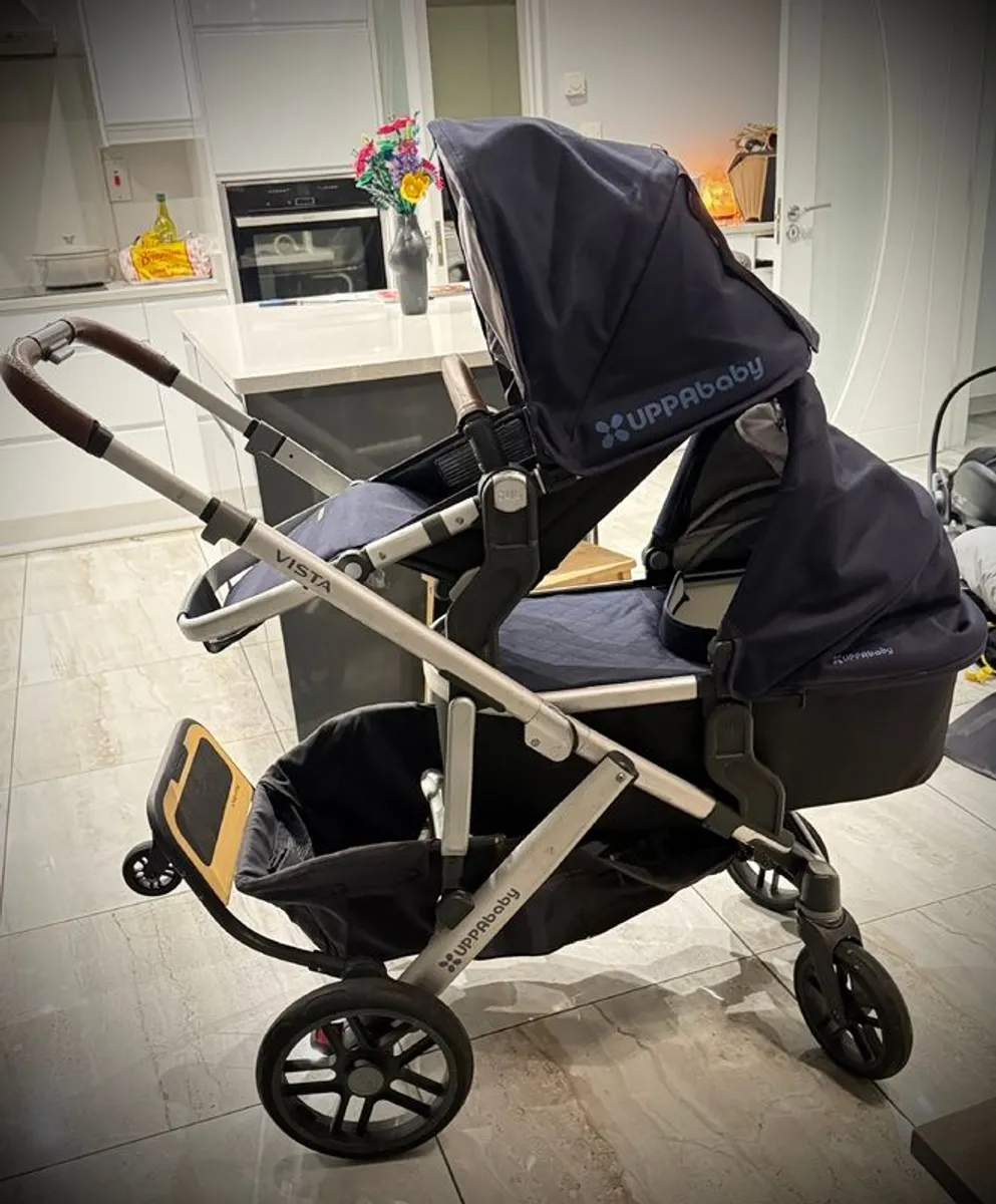 Uppababy Vista V2 complete travel system with accessories - Image 3