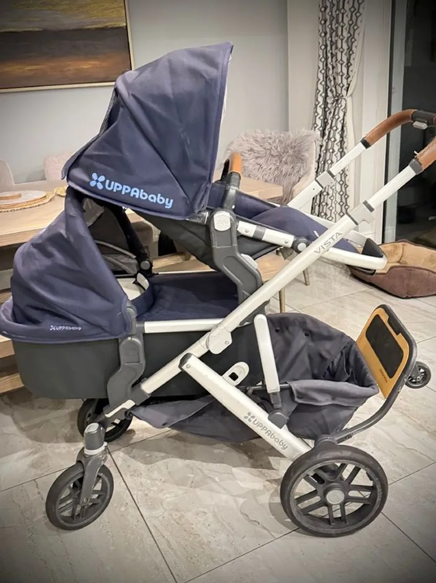 Uppababy Vista V2 complete travel system with accessories - Image 4