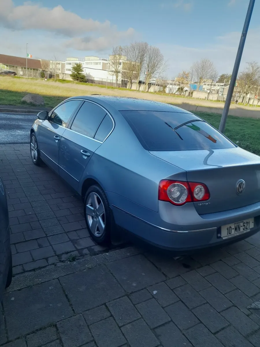 Volkswagen Passat 2010 - Image 1