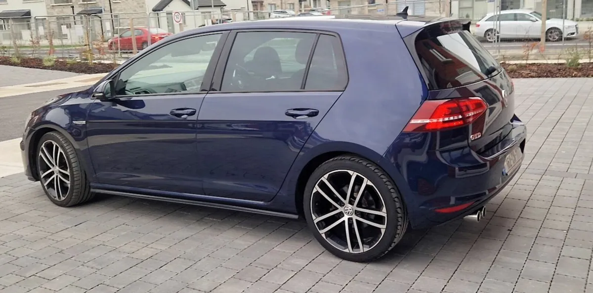 2016 Volkswagen Golf GTD - Image 4