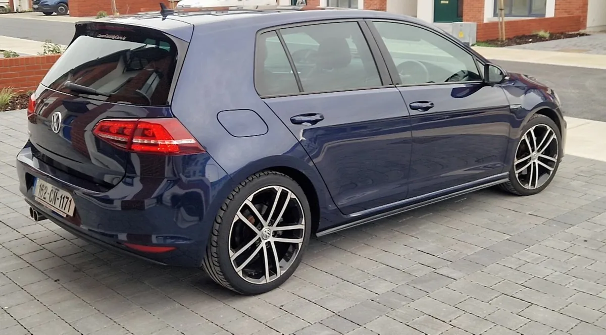 2016 Volkswagen Golf GTD - Image 2