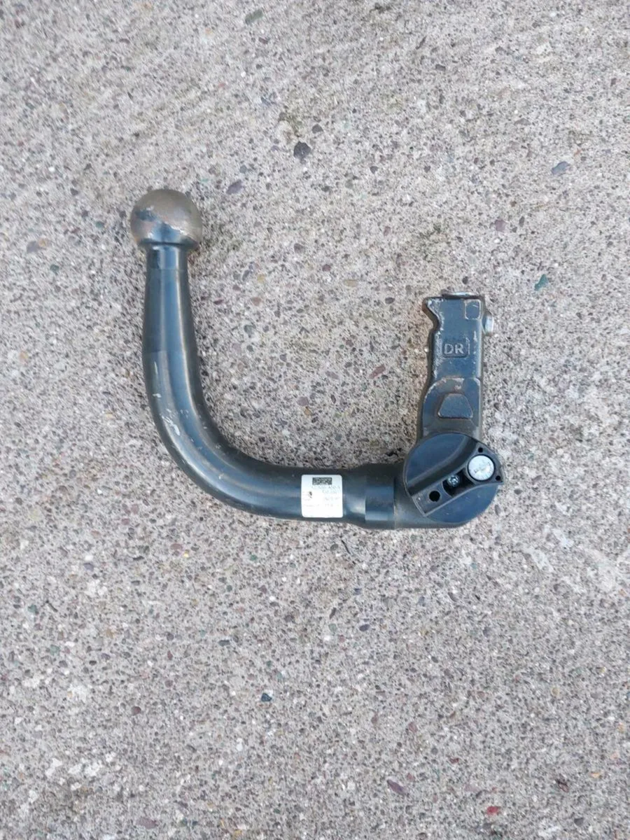 Car Hitch for mercedes E220 - Image 1
