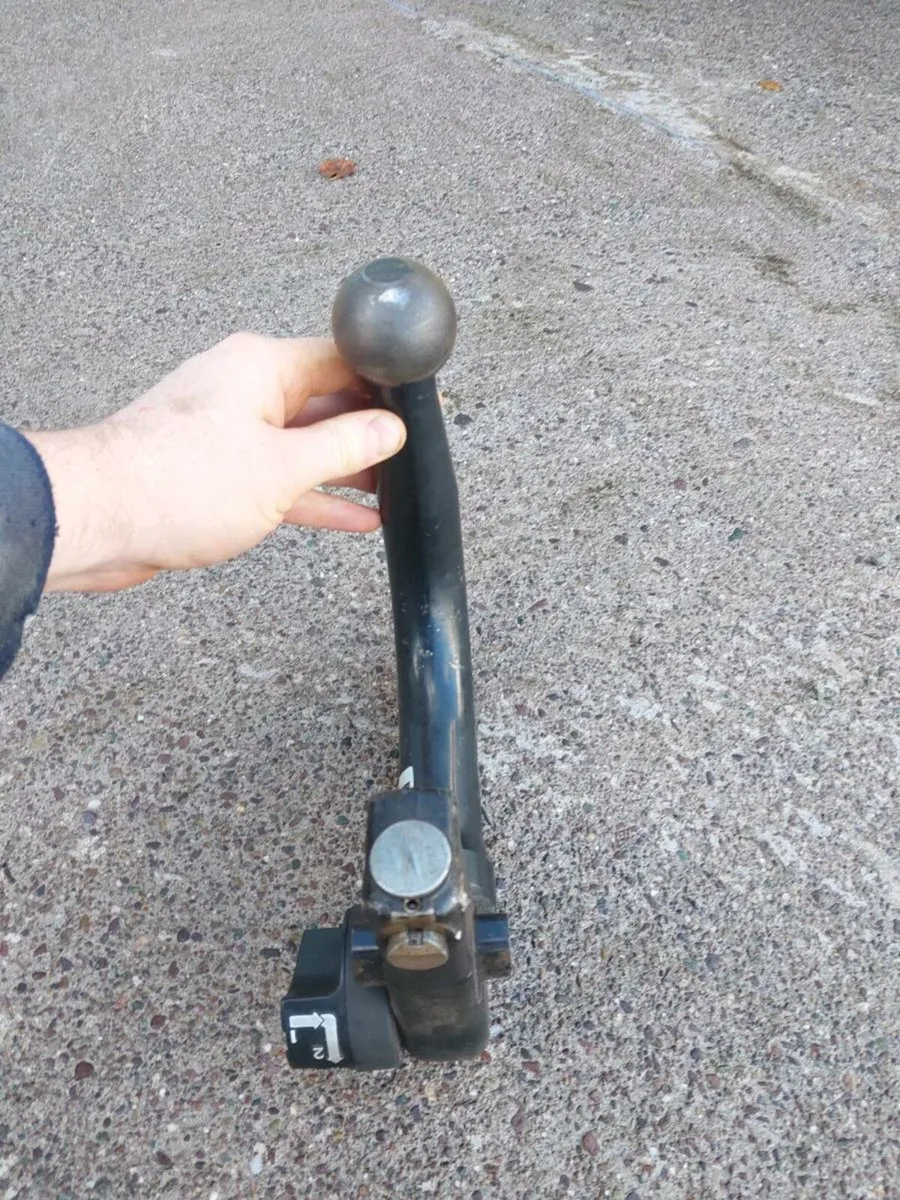 Car Hitch for mercedes E220 - Image 3