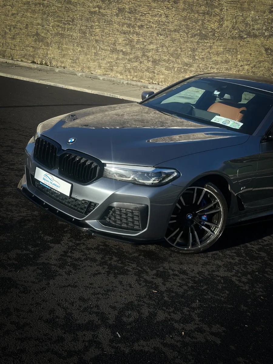BMW 5-Series 2020 - Image 2