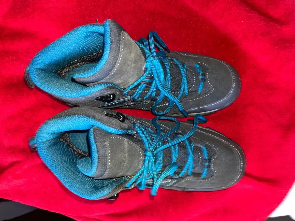 Hiking boots - Image 1