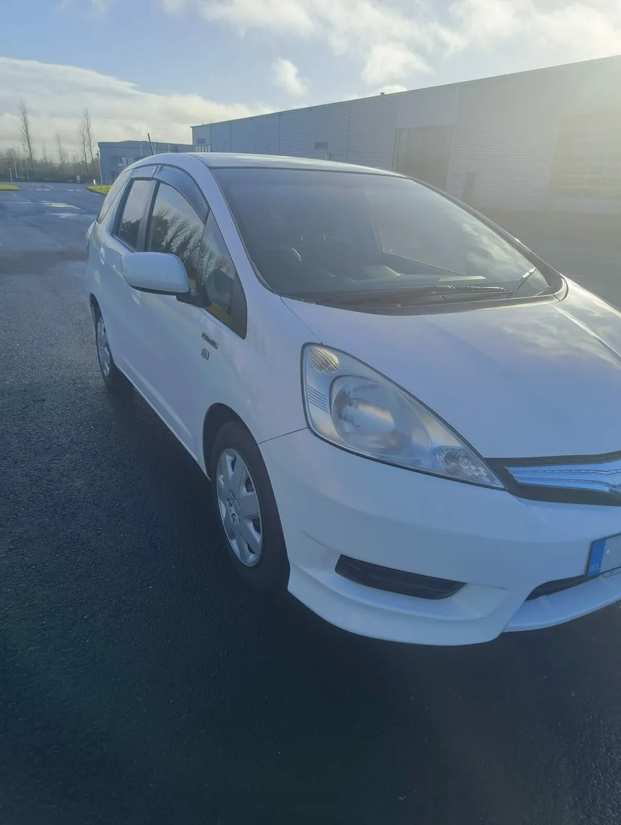 Honda Fit Shuttle 2013 1.3 Hybrid Automatic - Image 1