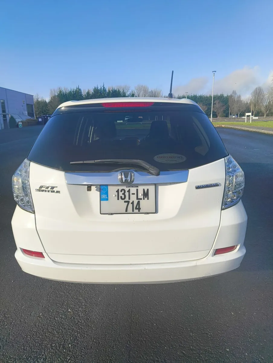 Honda Fit Shuttle 2013 1.3 Hybrid Automatic - Image 2