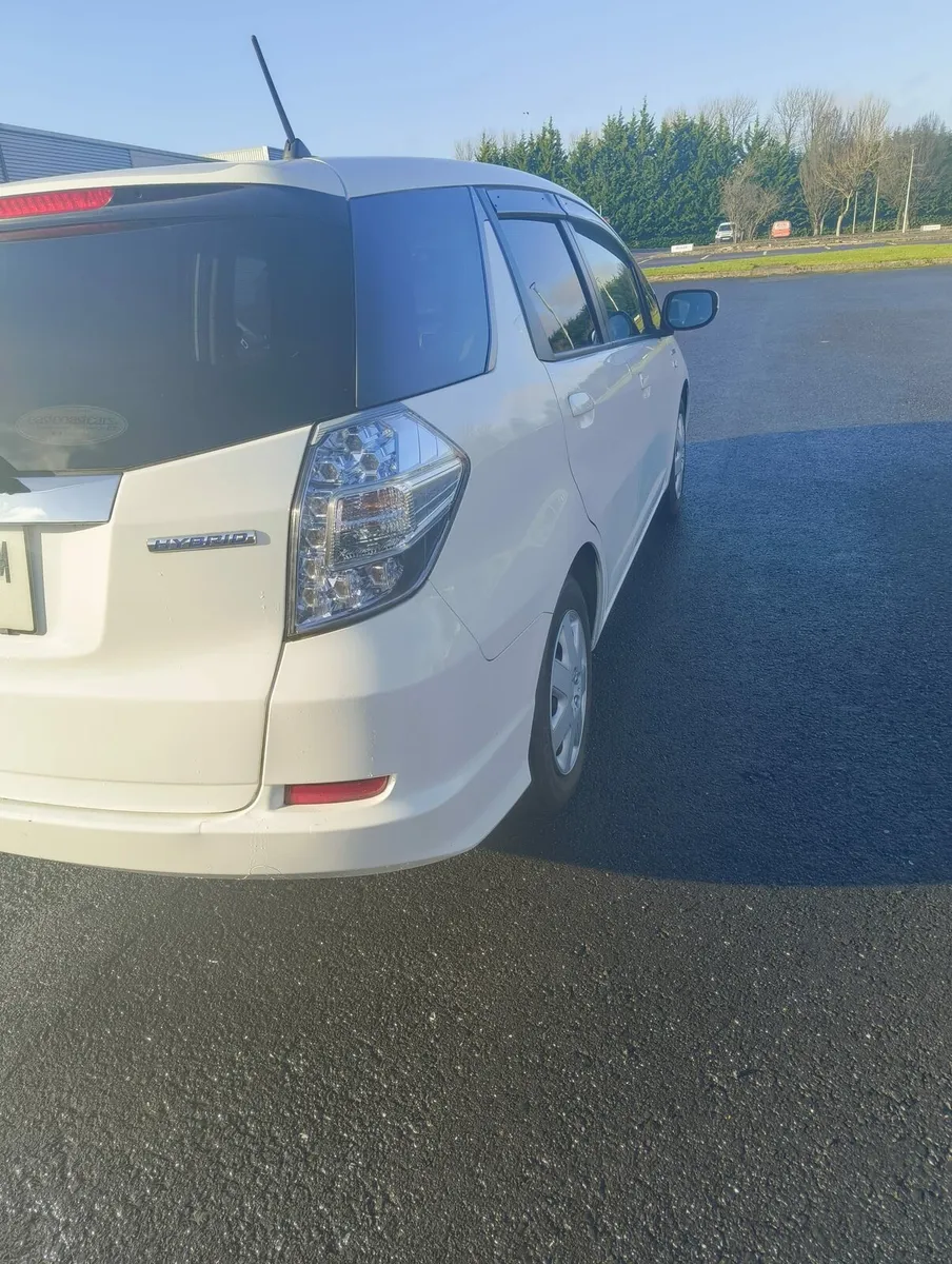 Honda Fit Shuttle 2013 1.3 Hybrid Automatic - Image 3