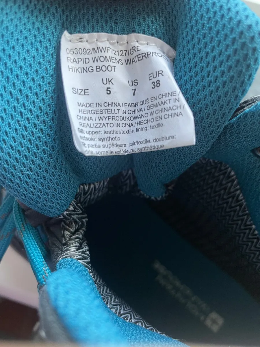 Hiking boots - Image 2