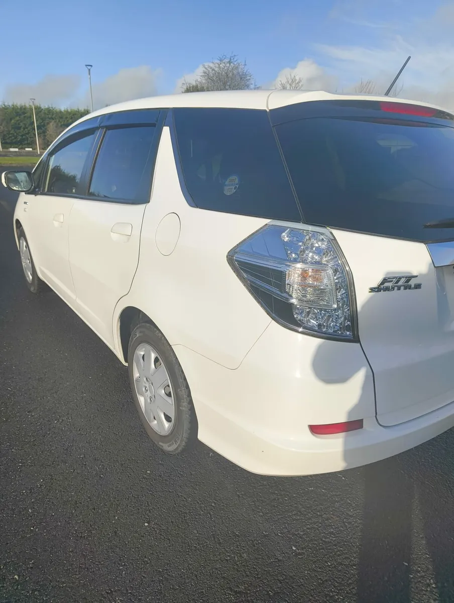 Honda Fit Shuttle 2013 1.3 Hybrid Automatic - Image 4