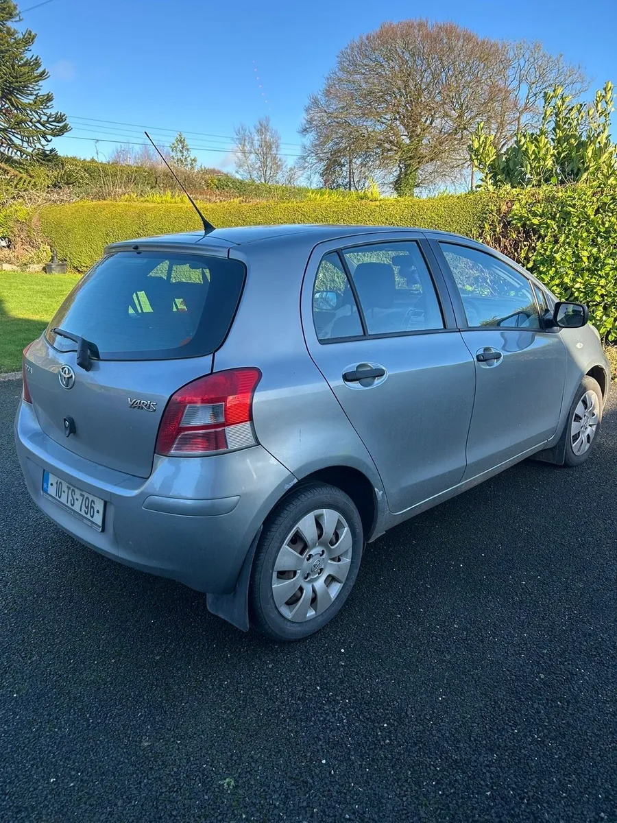 Toyota Yaris 2010 - Image 2