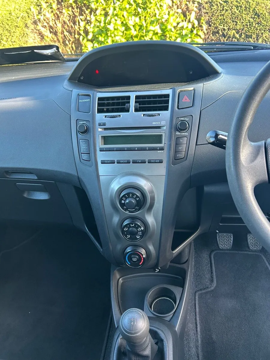 Toyota Yaris 2010 - Image 4