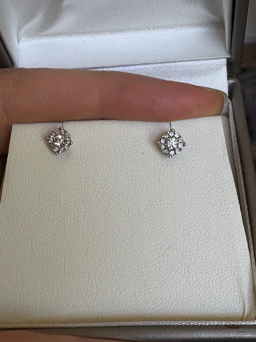 Real diamond earrings - Image 1