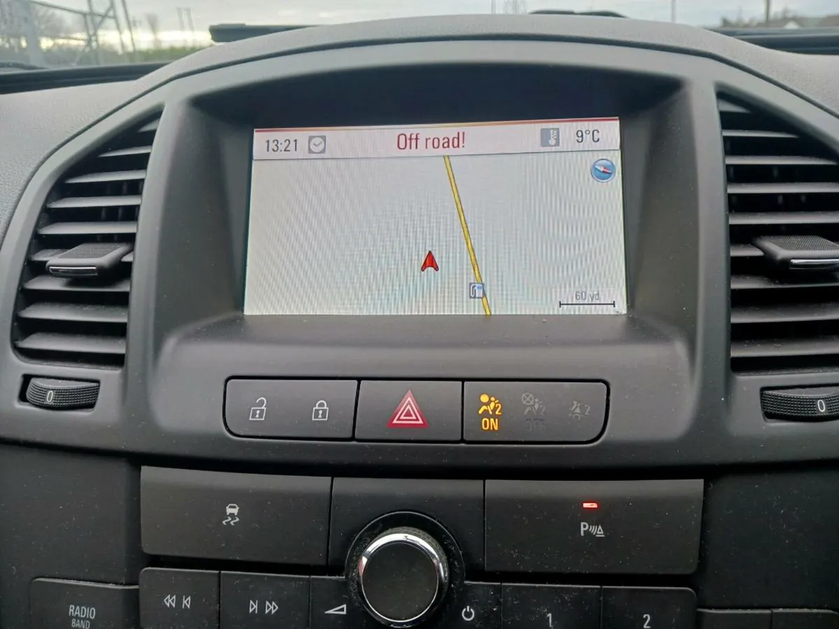 12 vauxhall insignia 2.0 cdti sri nav - Image 2