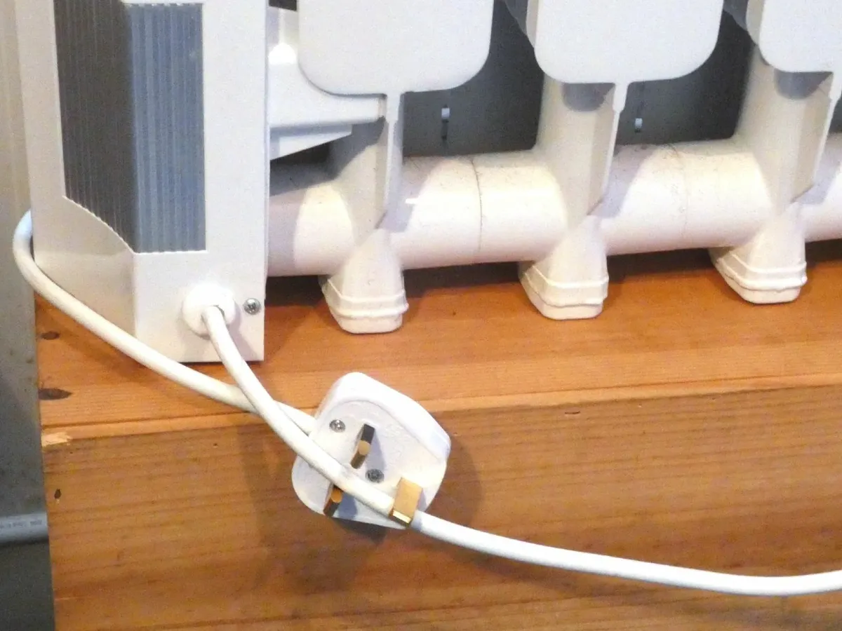 Creda 500W Eco Heater Aluminium Oil Radiator - Image 4