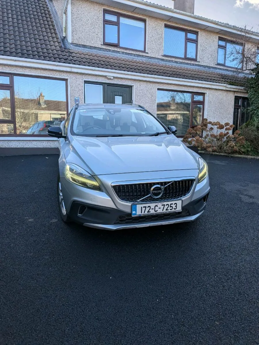 Volvo V40 S 2.0Cross Country Pro - Image 1