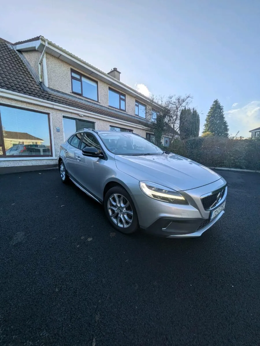Volvo V40 S 2.0Cross Country Pro - Image 2