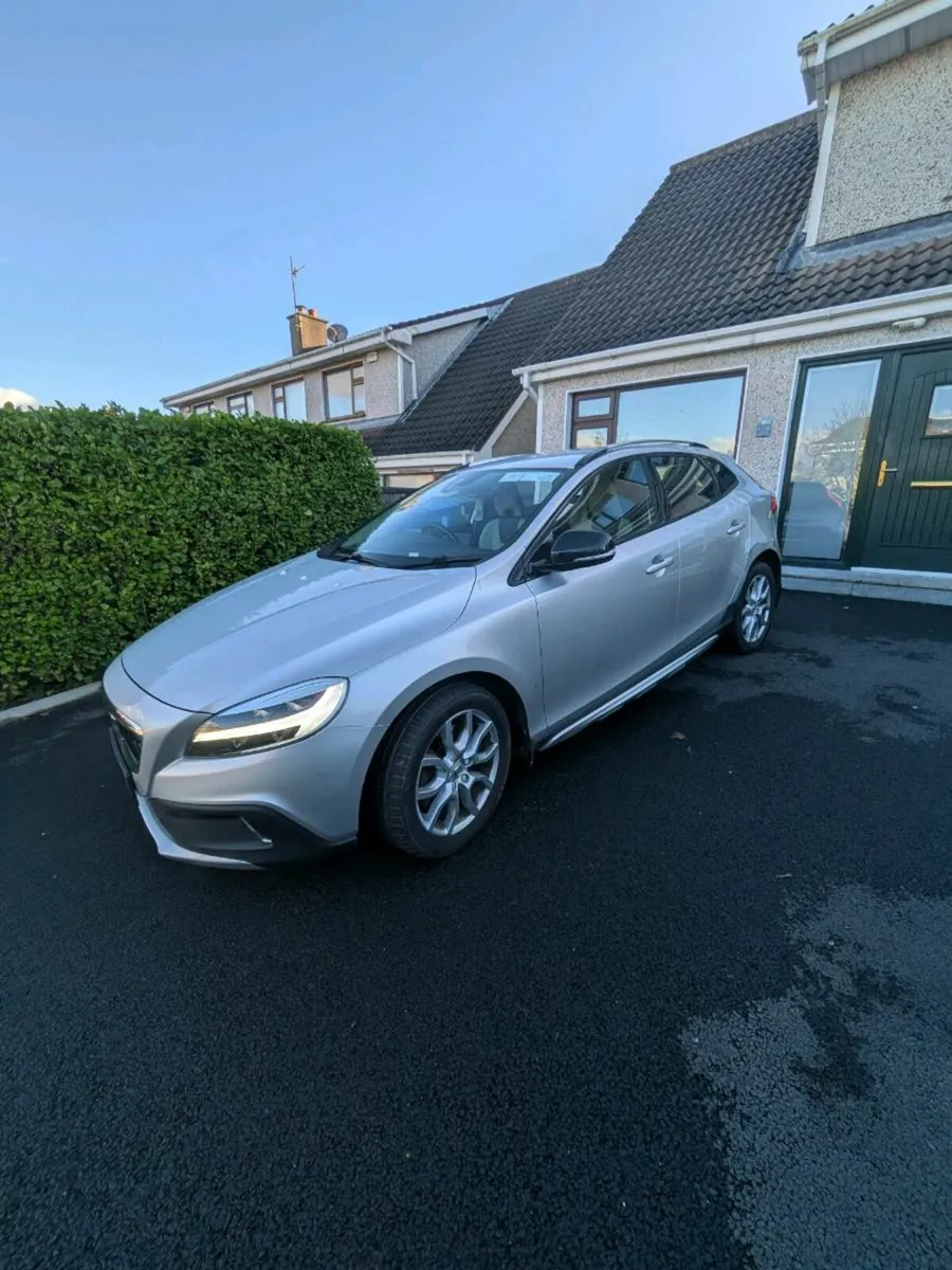 Volvo V40 S 2.0Cross Country Pro - Image 3