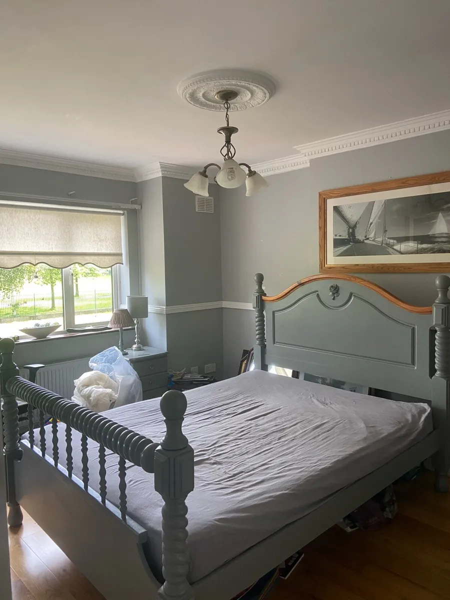 King size bed - Image 1