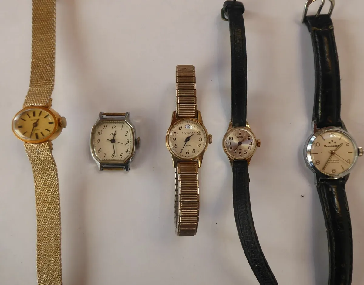 Group of 5 vintage Russian watches. All running. - Image 1