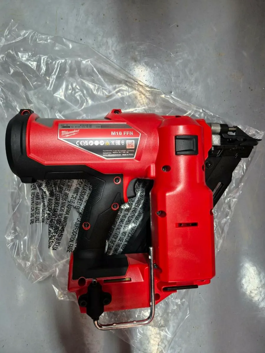 Milwaukee M18FFN Fuel 1st Fix Nail Gun Body - Image 4