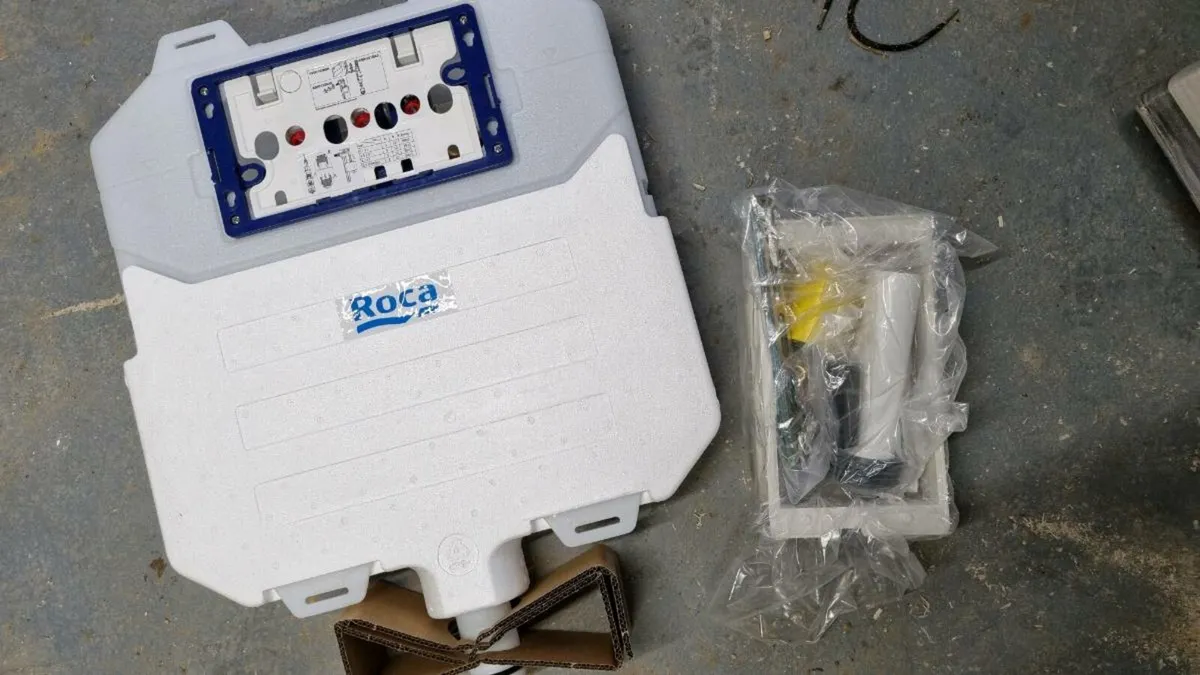 Roca Frame In-Wall Basic Compact Tank - Image 2